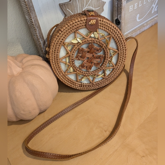 Round Rattan Shoulders Handbags Natural Chic Hand Tropical Beach Leather straps - Picture 1 of 4